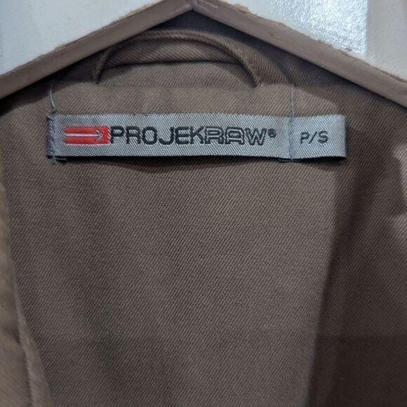 PROJEK RAW Women's Small Buckle Collar Double Breasted Short Trench Coat in Tan - Picture 5 of 6